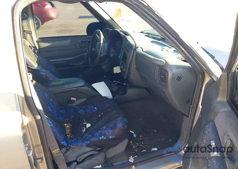 2000 Chevrolet Blazer Ls from USA, damaged, VIN 1GNDT13W3Y2134426